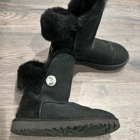 Ugg diamond edition mid rise boots - Picture 2 of 3